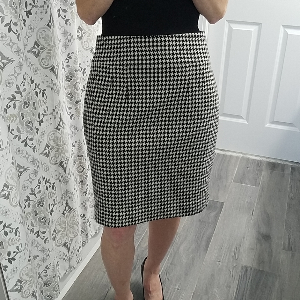 BR Wool houndstooth pencil skirt sz 2